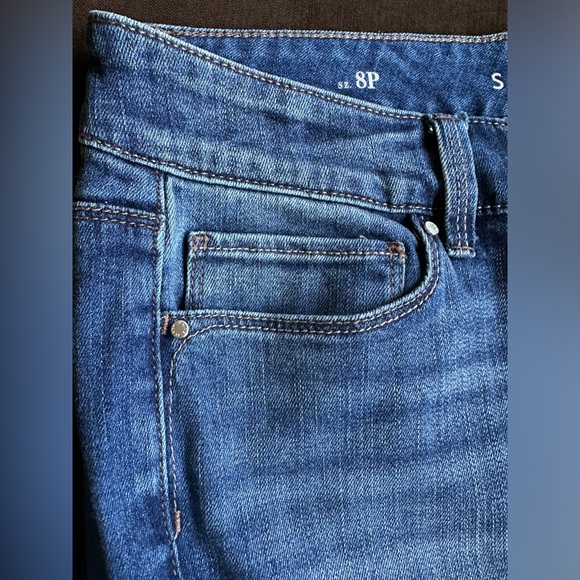 WHBM Blue Slim Straight Mid Waist Jeans Beaded Embroidered Floral Print Sz 8P - Picture 5 of 12